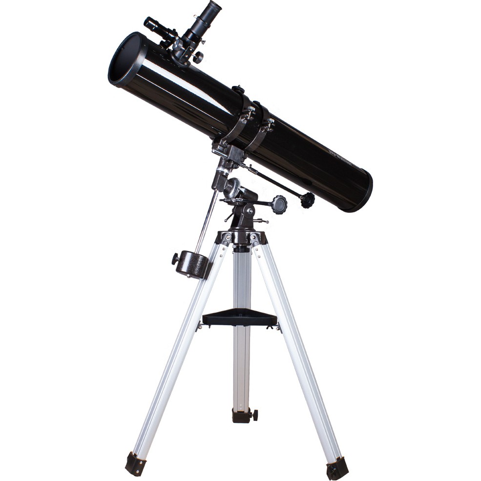 Набор окуляров разного фокусного расстояния рядом с телескопом Sky-Watcher BK 1149EQ1